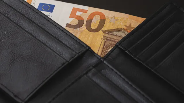 Férfi pénztárca vagy fém kártyatartó: melyik praktikusabb?